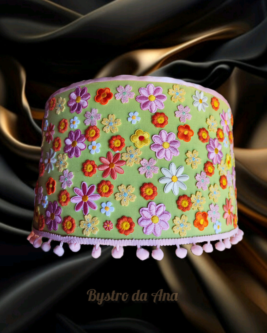 Abajur e candeeiros de mesa com acabamento artesanal
